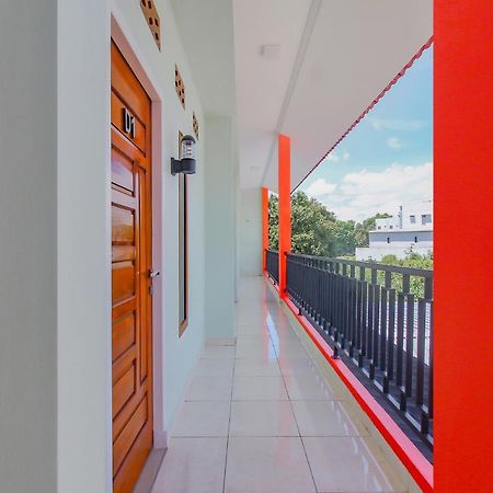 Oyo 90063 Silver Homestay Syariah Perabumulih Exteriör bild