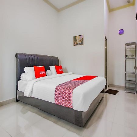 Oyo 90063 Silver Homestay Syariah Perabumulih Exteriör bild