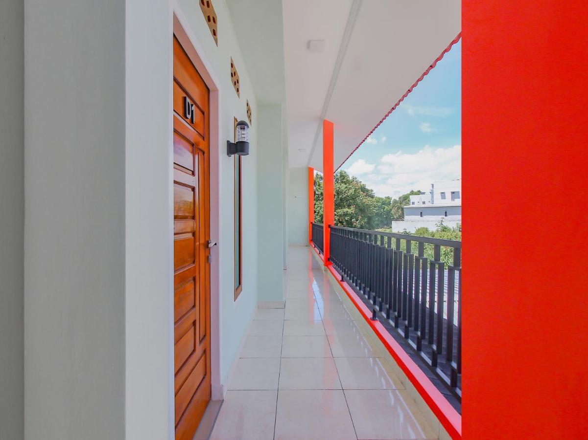 Oyo 90063 Silver Homestay Syariah Perabumulih Exteriör bild