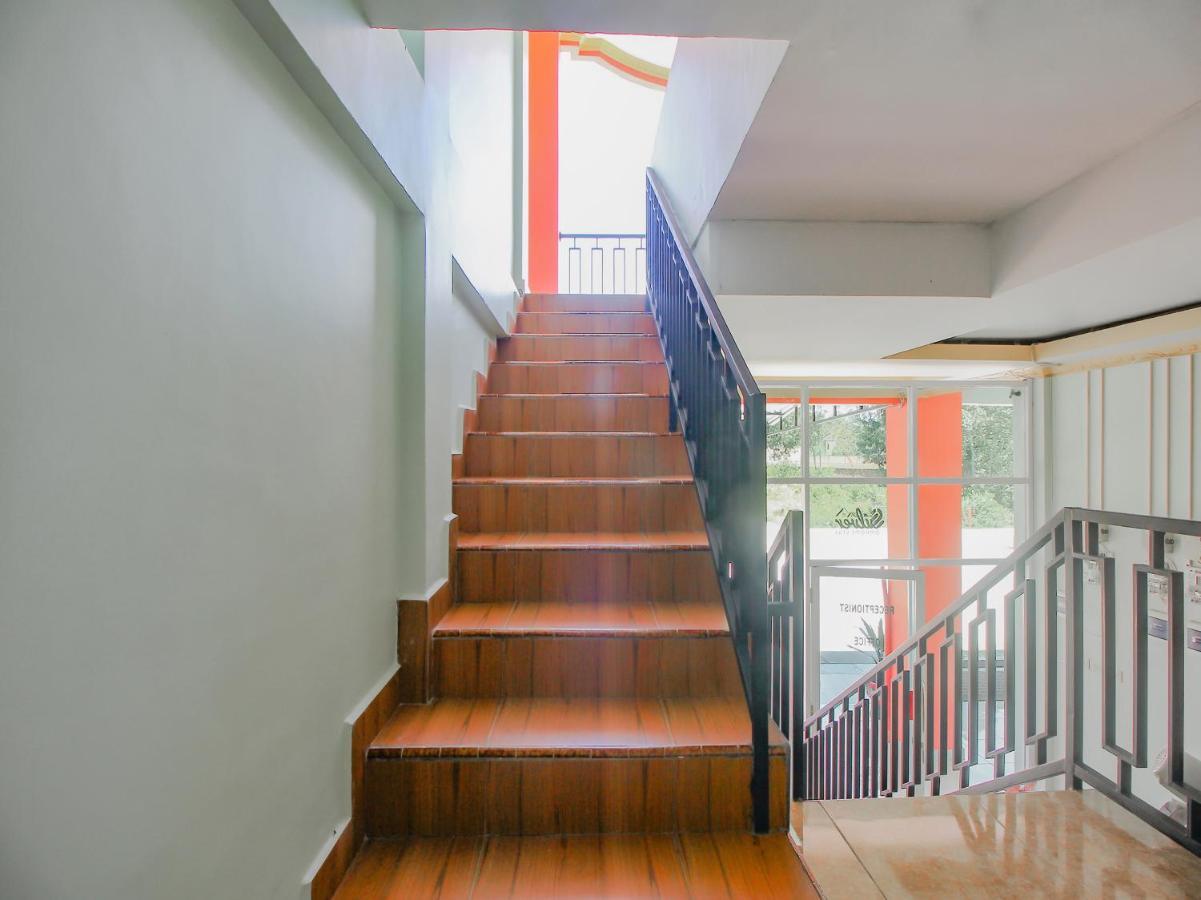 Oyo 90063 Silver Homestay Syariah Perabumulih Exteriör bild