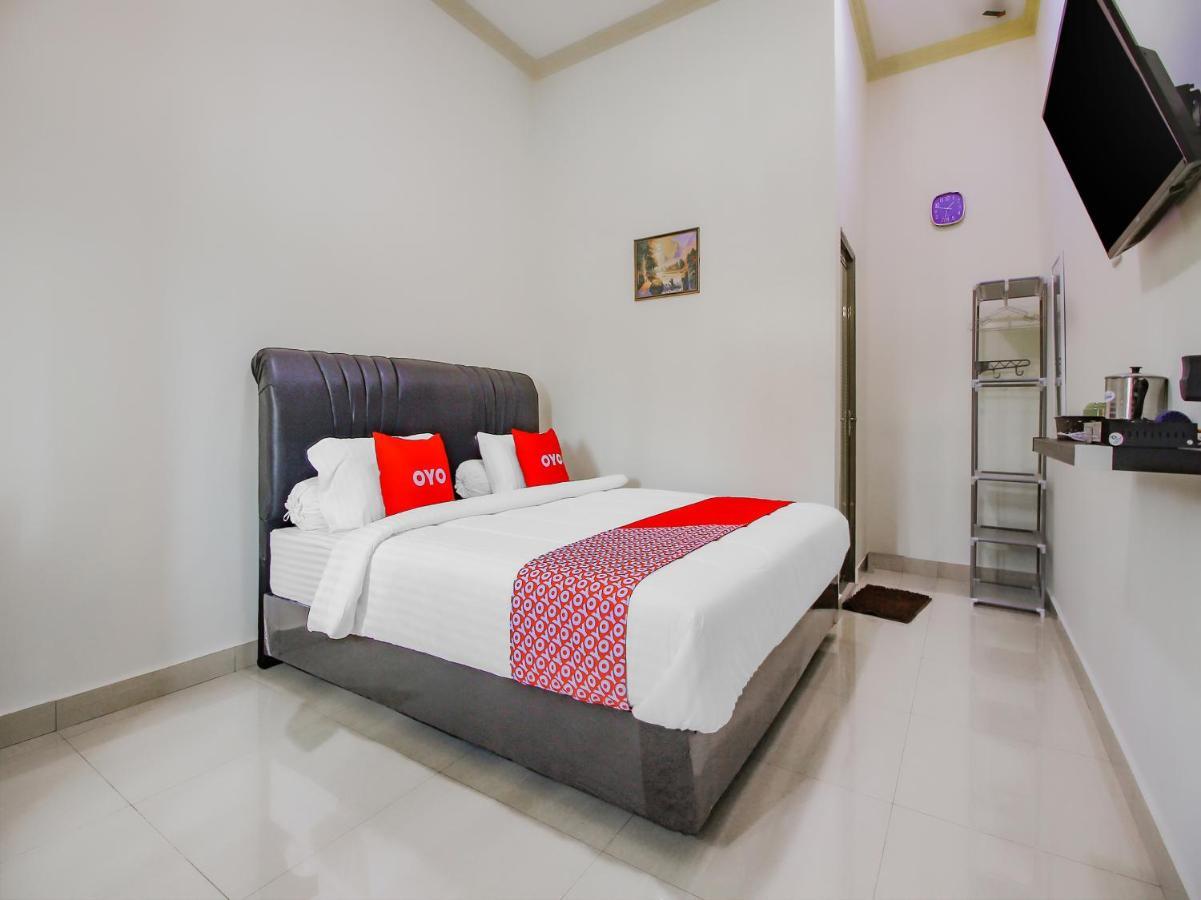 Oyo 90063 Silver Homestay Syariah Perabumulih Exteriör bild