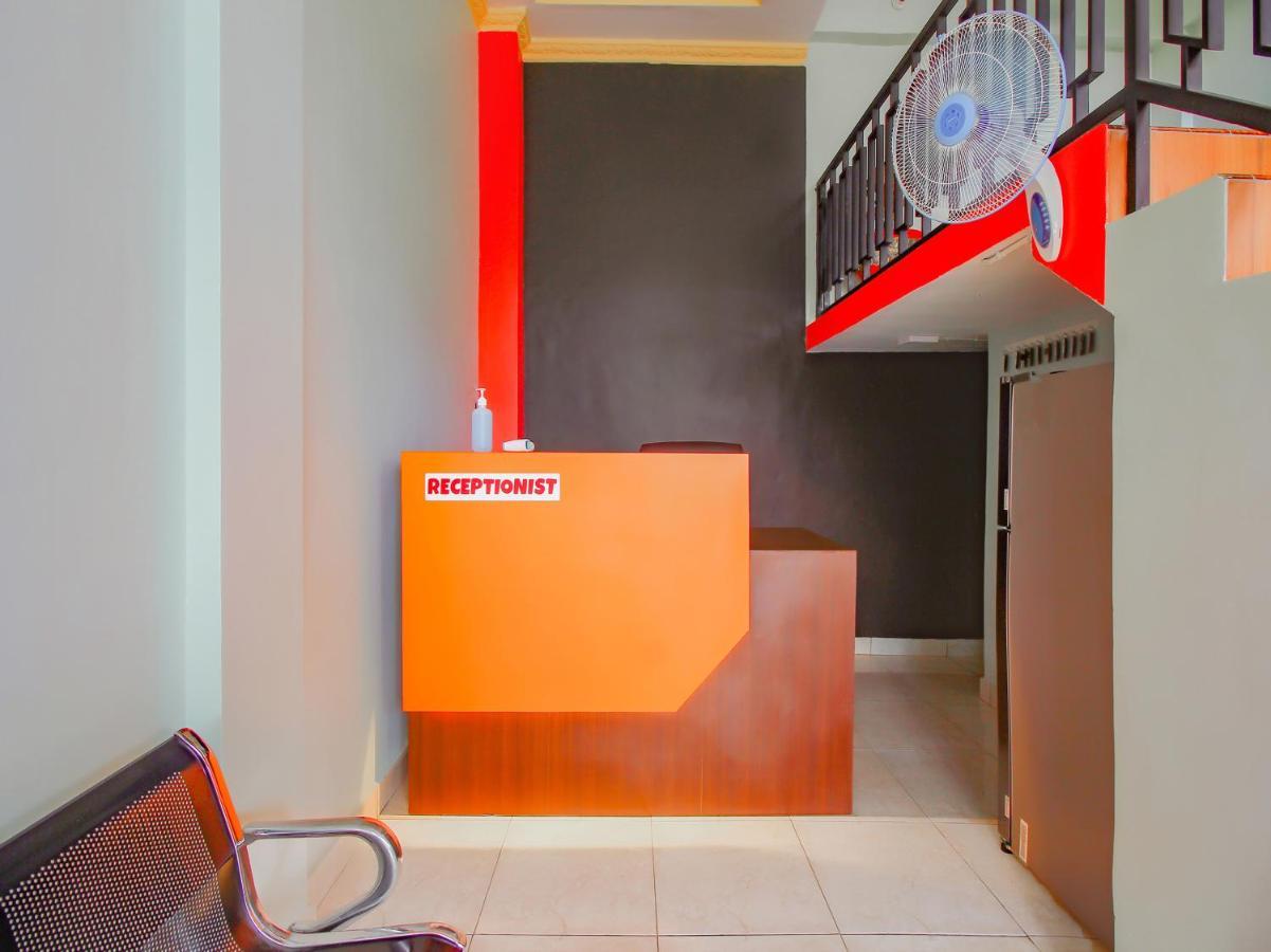 Oyo 90063 Silver Homestay Syariah Perabumulih Exteriör bild