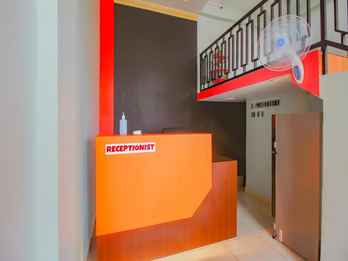 Oyo 90063 Silver Homestay Syariah Perabumulih Exteriör bild