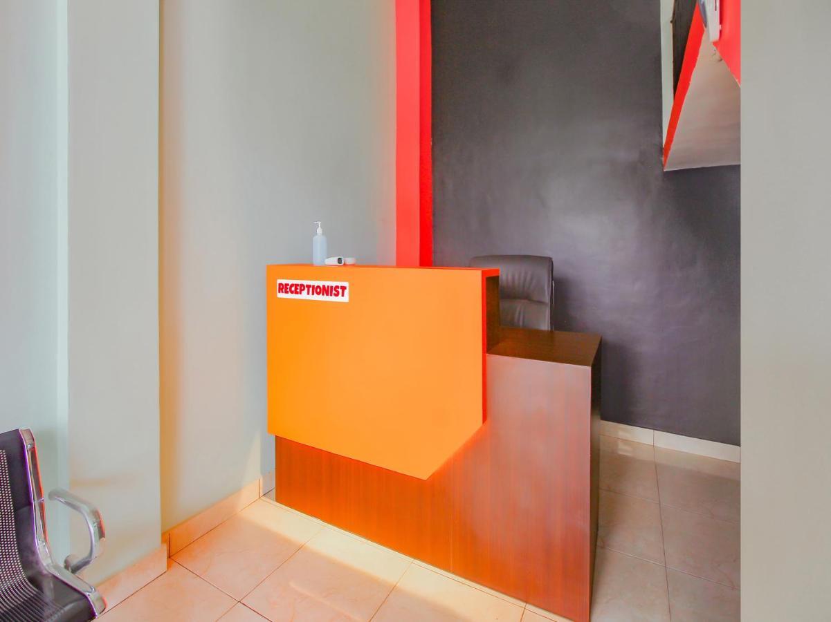 Oyo 90063 Silver Homestay Syariah Perabumulih Exteriör bild