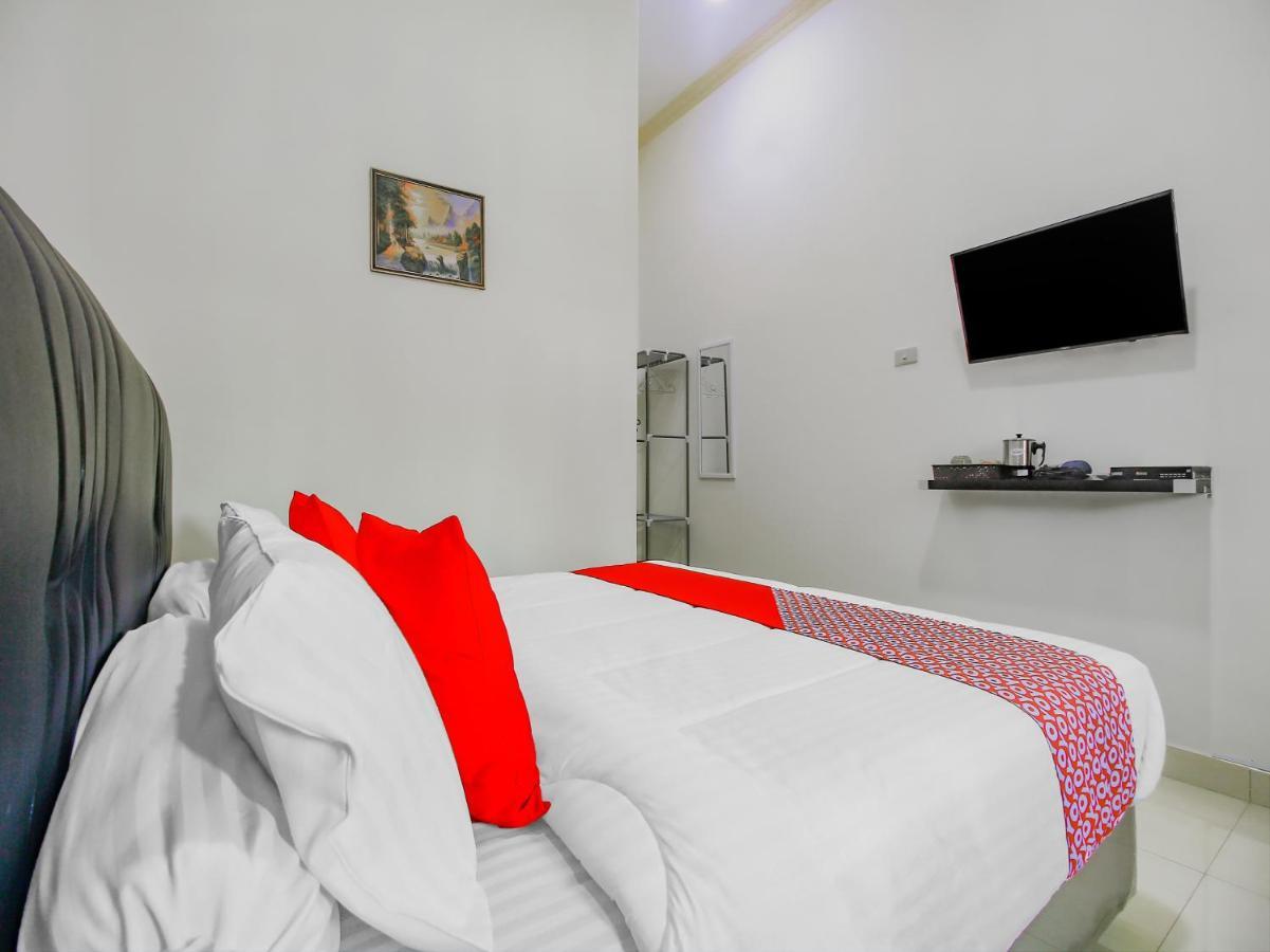 Oyo 90063 Silver Homestay Syariah Perabumulih Exteriör bild