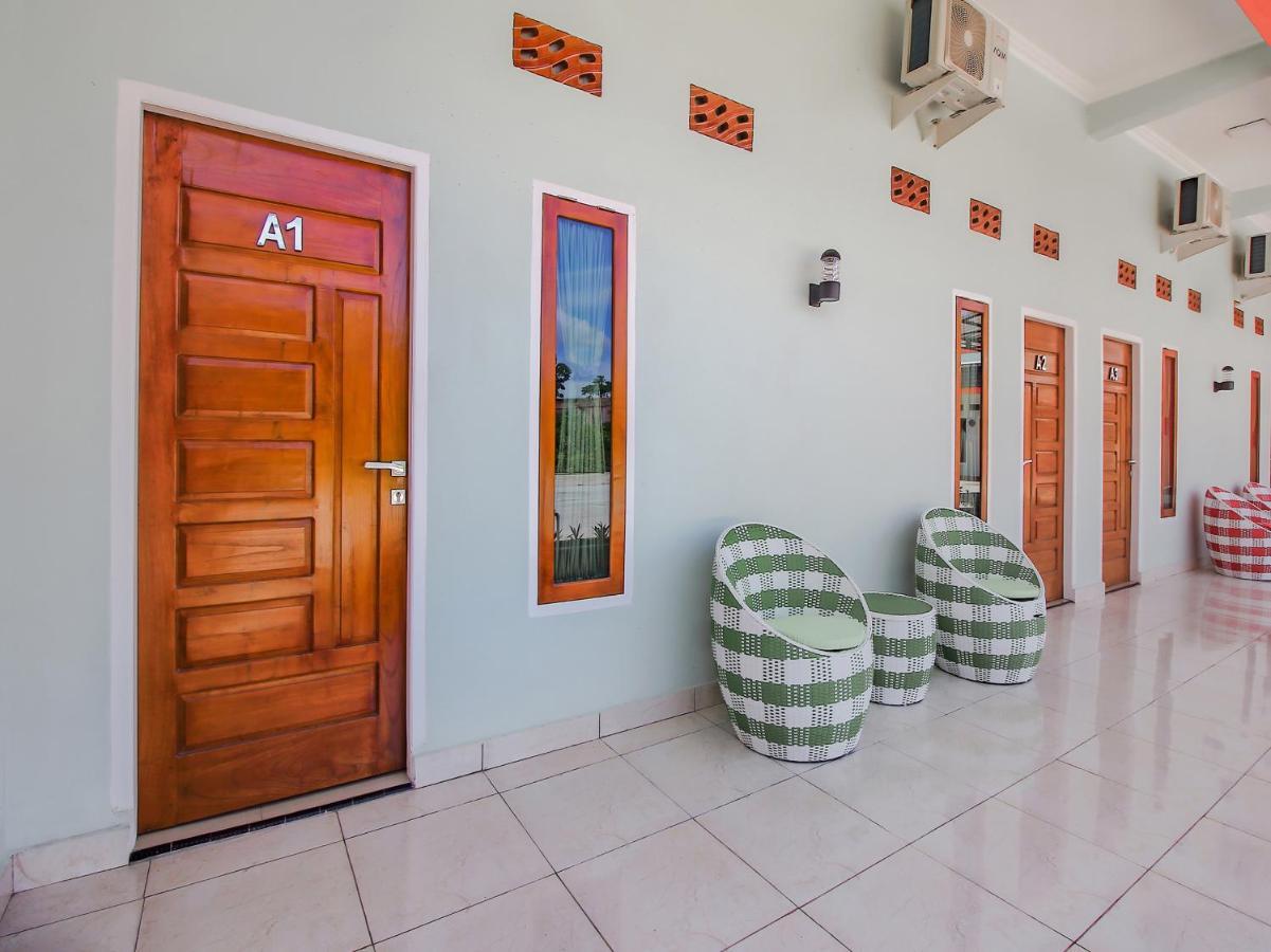 Oyo 90063 Silver Homestay Syariah Perabumulih Exteriör bild
