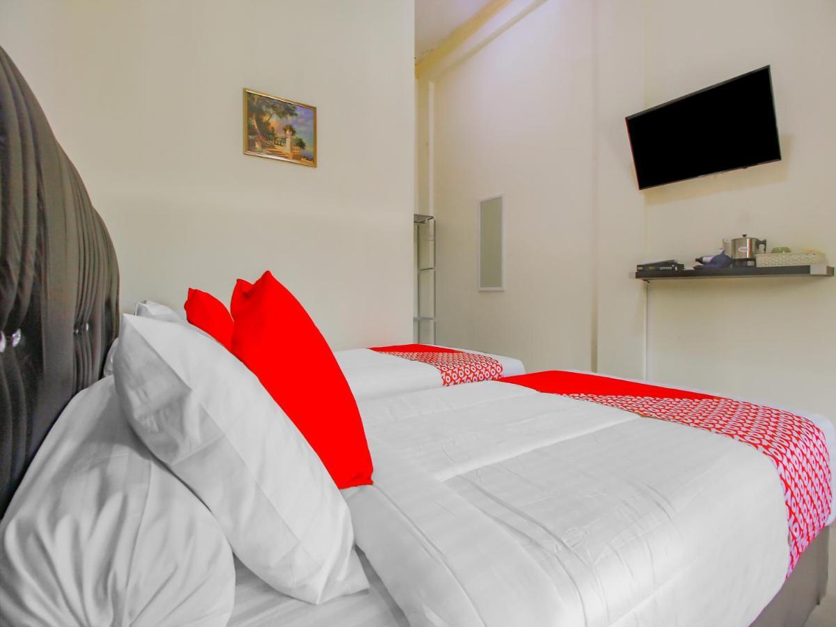 Oyo 90063 Silver Homestay Syariah Perabumulih Exteriör bild
