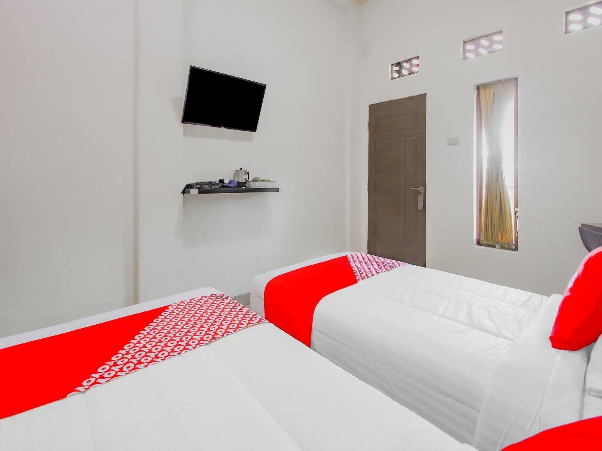 Oyo 90063 Silver Homestay Syariah Perabumulih Exteriör bild