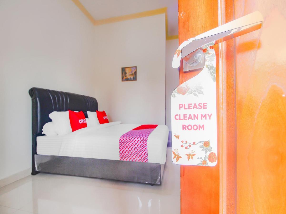 Oyo 90063 Silver Homestay Syariah Perabumulih Exteriör bild