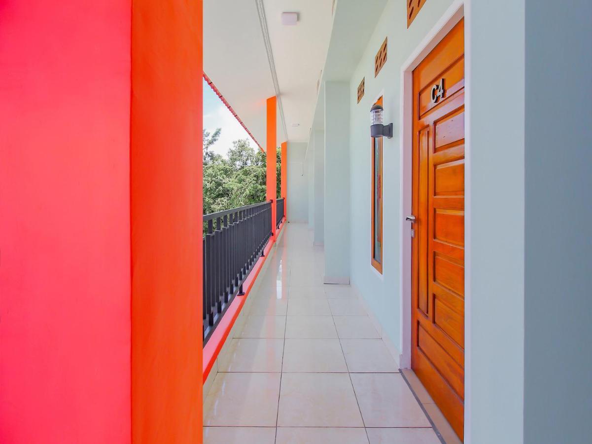 Oyo 90063 Silver Homestay Syariah Perabumulih Exteriör bild