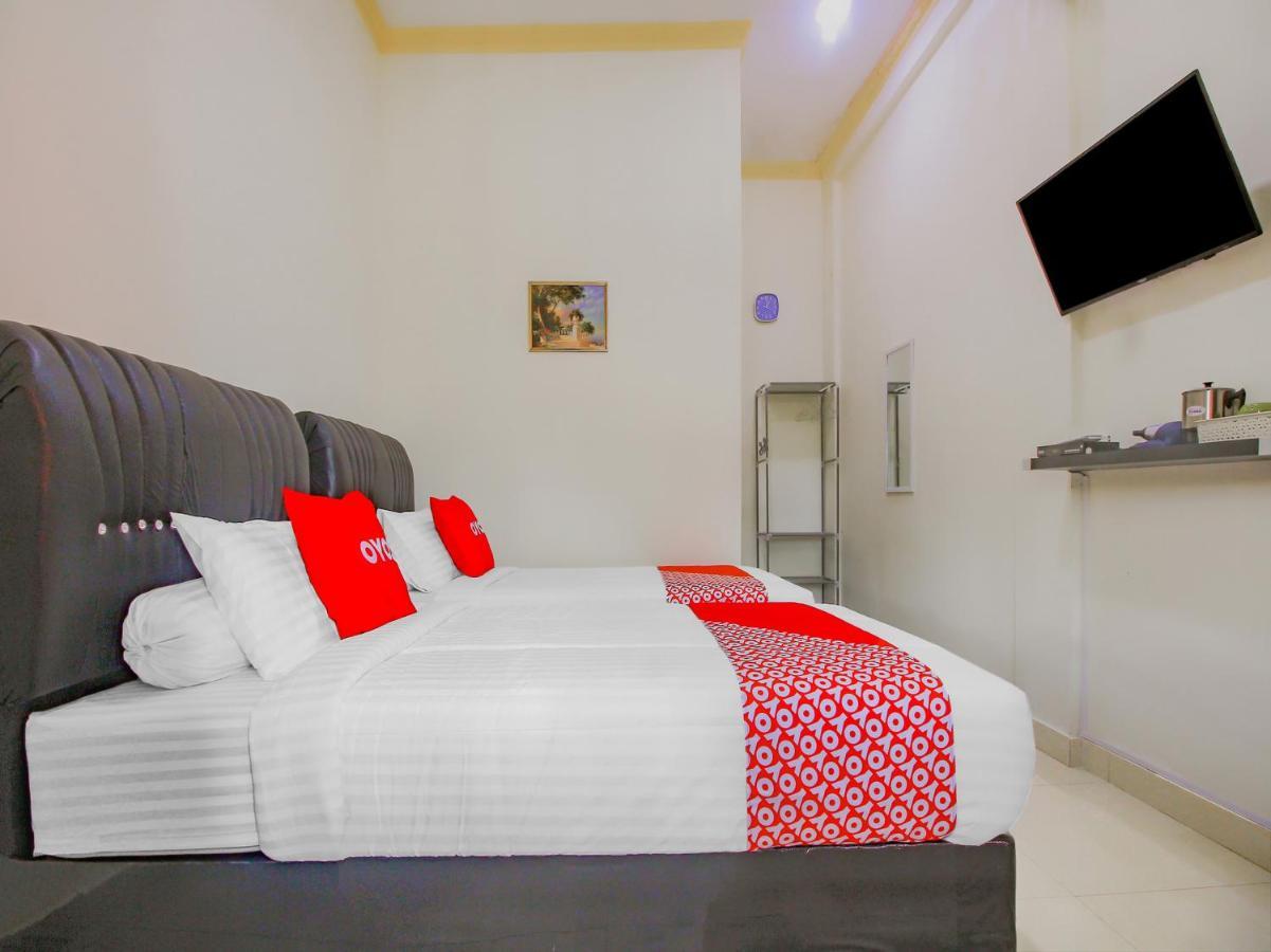 Oyo 90063 Silver Homestay Syariah Perabumulih Exteriör bild